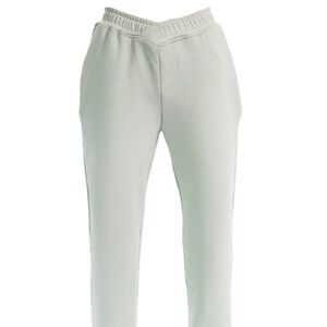 NWT Criss cross apple sauce flare sweatpant, medium, mia maples, m. Fraise